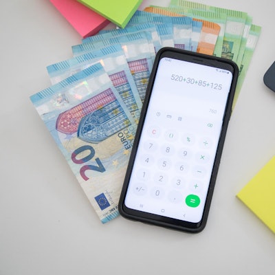 Geld Taschenrechner Laptop