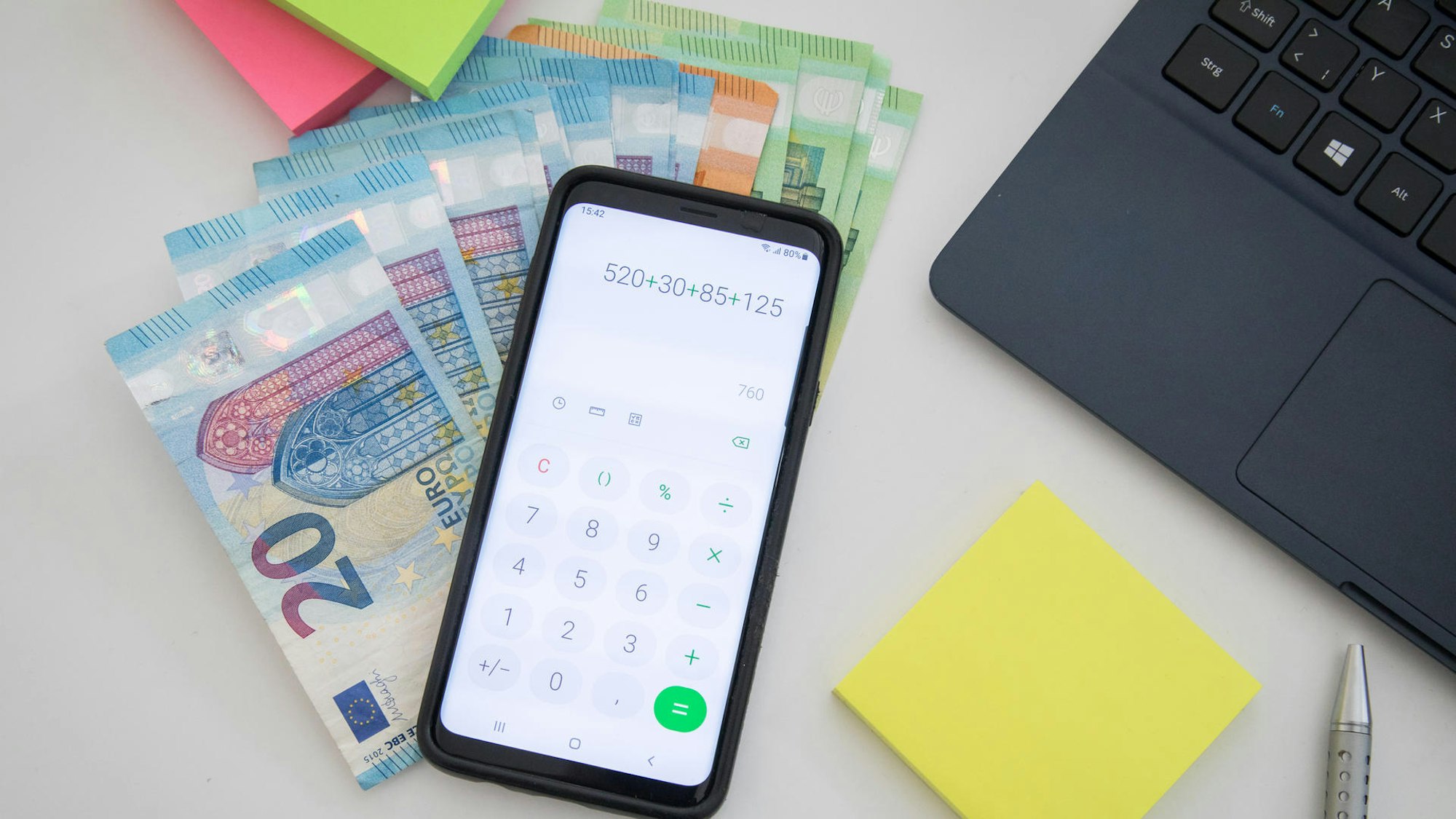 Geld Taschenrechner Laptop