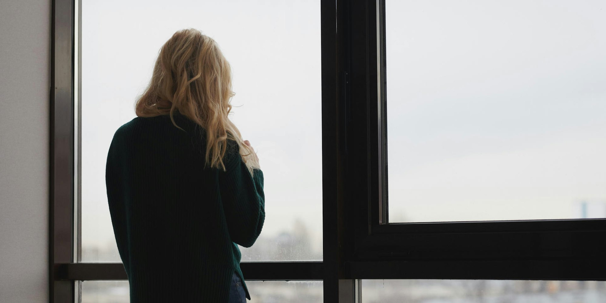Frau am Fenster Getty Images