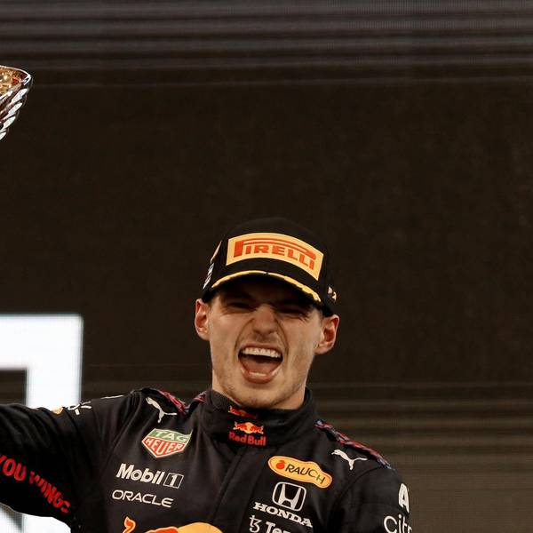 Verstappen mit Pokal