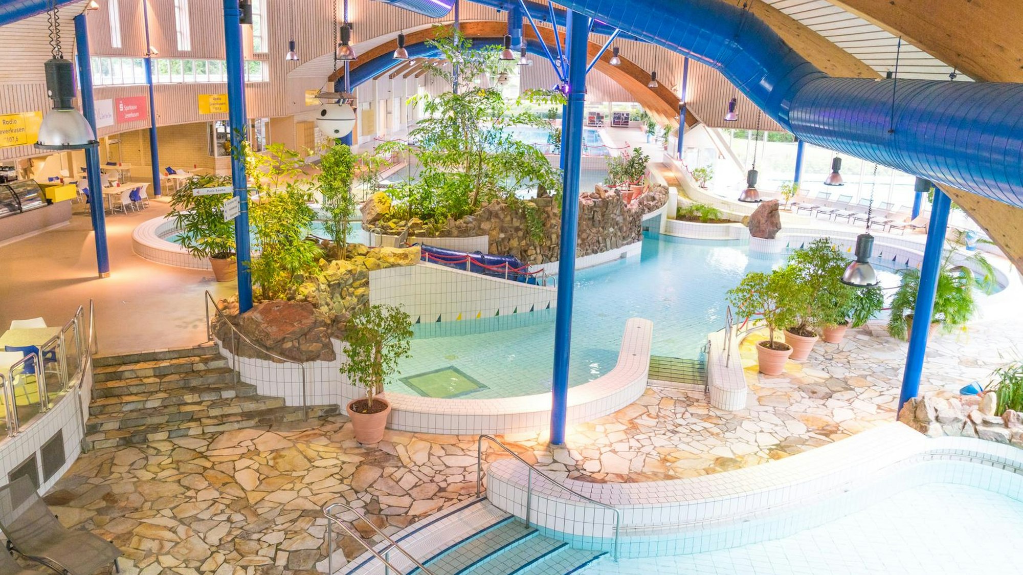 Innenansicht CaLevornia Schwimmbad