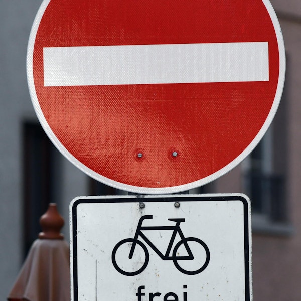 Einbahnstraße Schild 260821