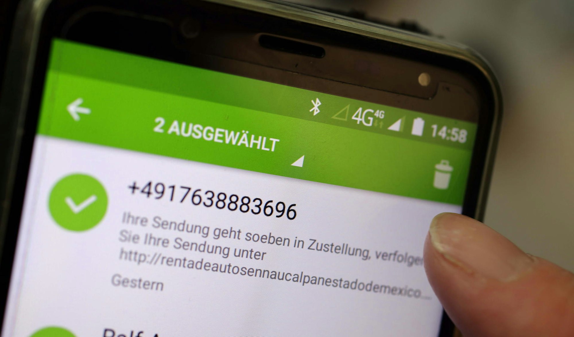 nab210412_Fake-Mail_01