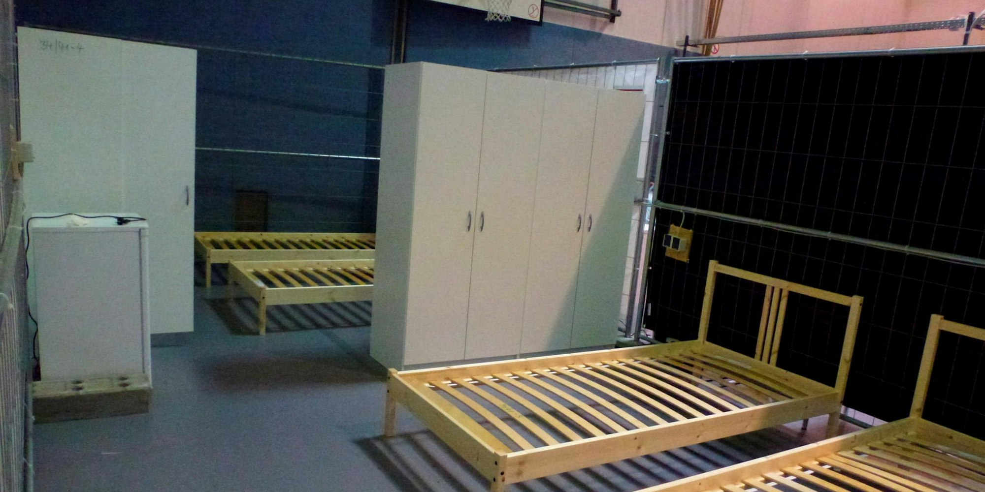 Odenthal Flüchtlingsbetten Turnhalle-2015-10-30