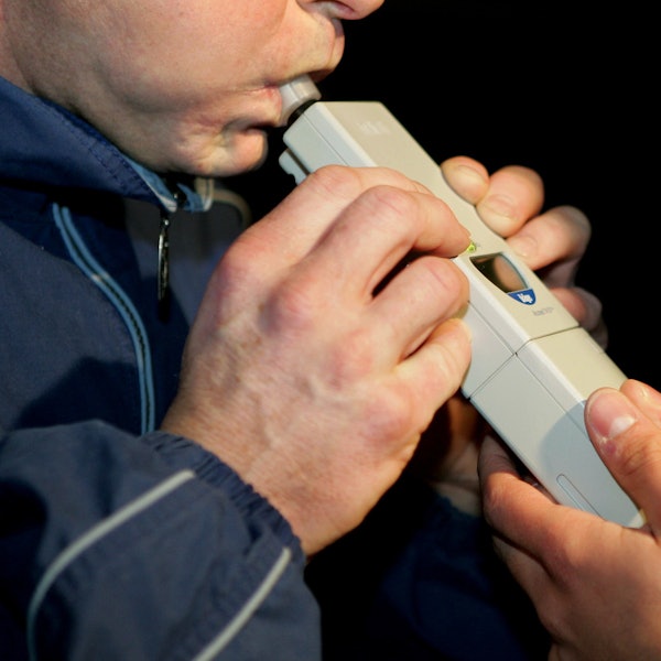 Alkoholtest_bei_Poli_48918894