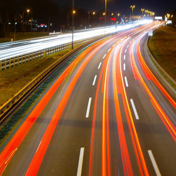 20211221_tb_Strassenverkehr_Nacht_001