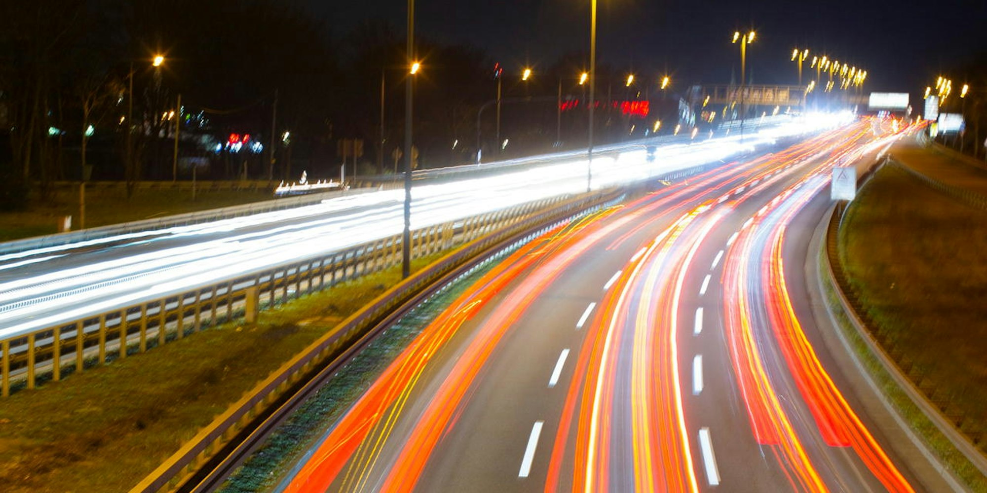 20211221_tb_Strassenverkehr_Nacht_001