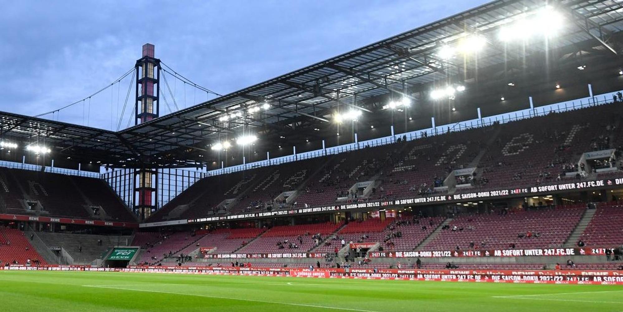 Flutlicht Rheinenergie-Stadion