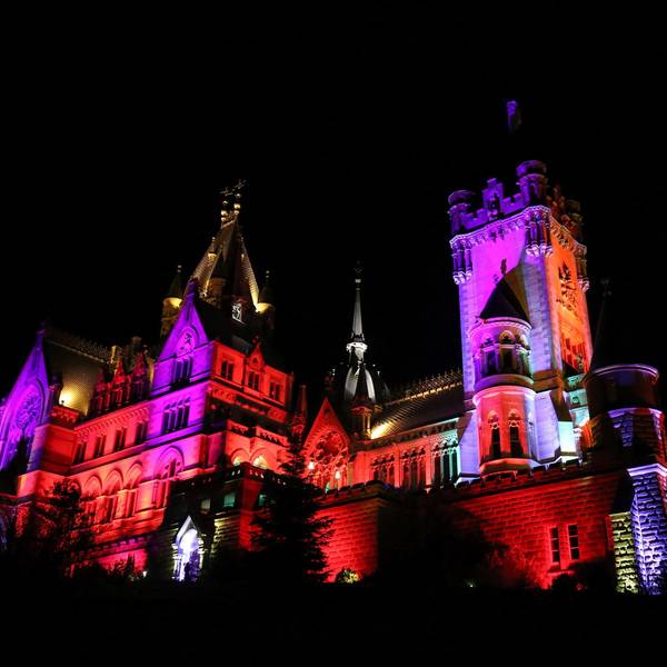 k_einzigartige_weihnachtszeit_beleiuchtete_drachenburg_1