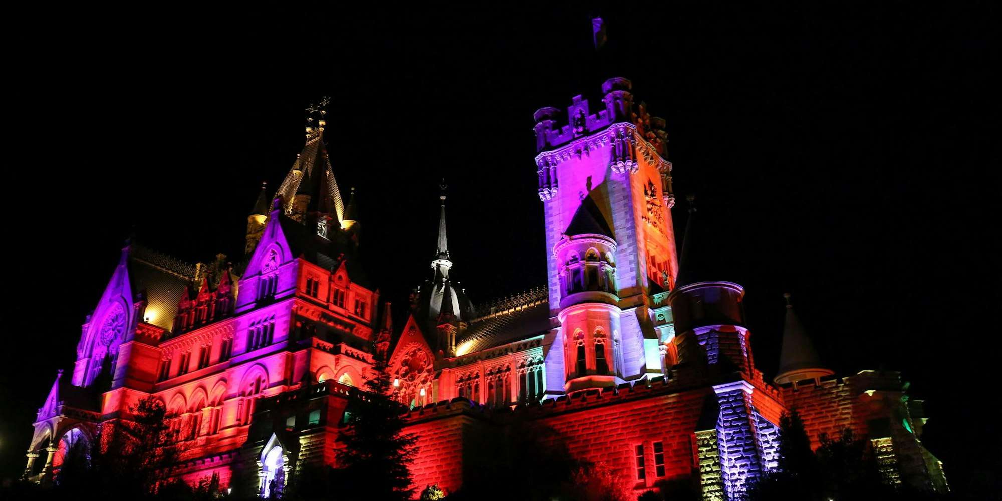 k_einzigartige_weihnachtszeit_beleiuchtete_drachenburg_1