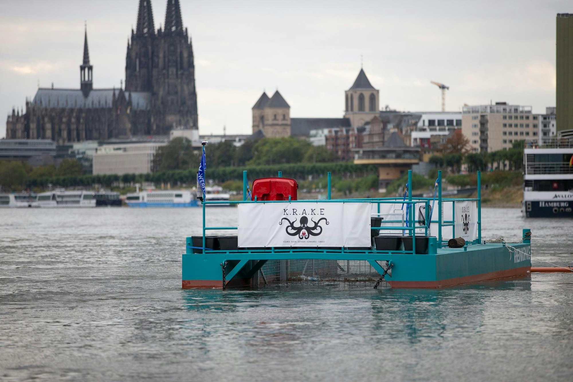 Krake Müllsammelstation Rhein