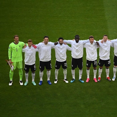 Deutsche singen Hymne