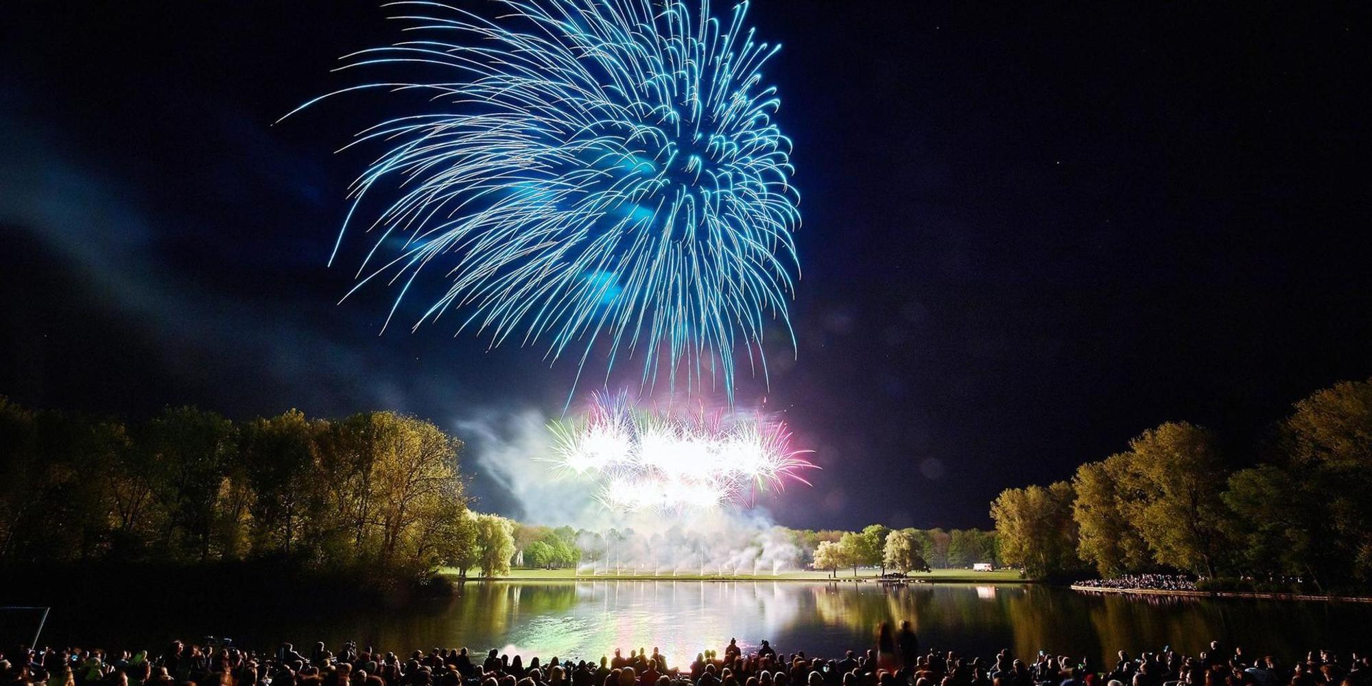 Rhein in Flammen dpa