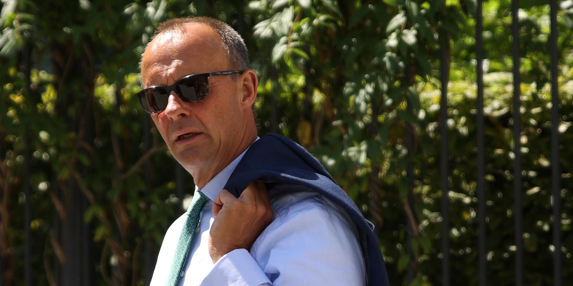 Merz mit Sonnenbrille PA 290722