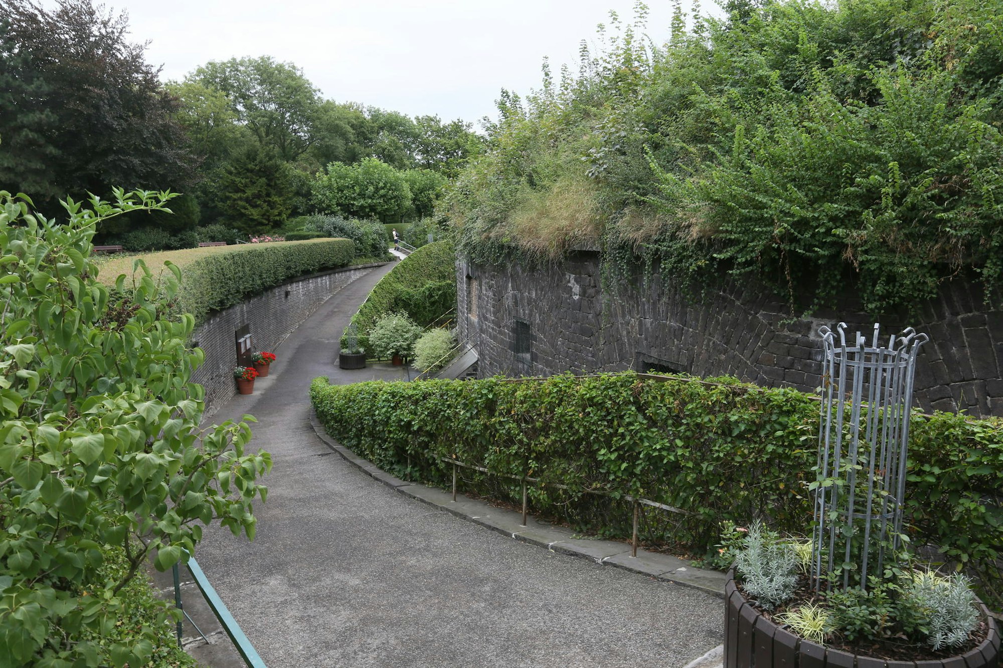 Fort X Neusser Wall Weg Rosengarten Grönert