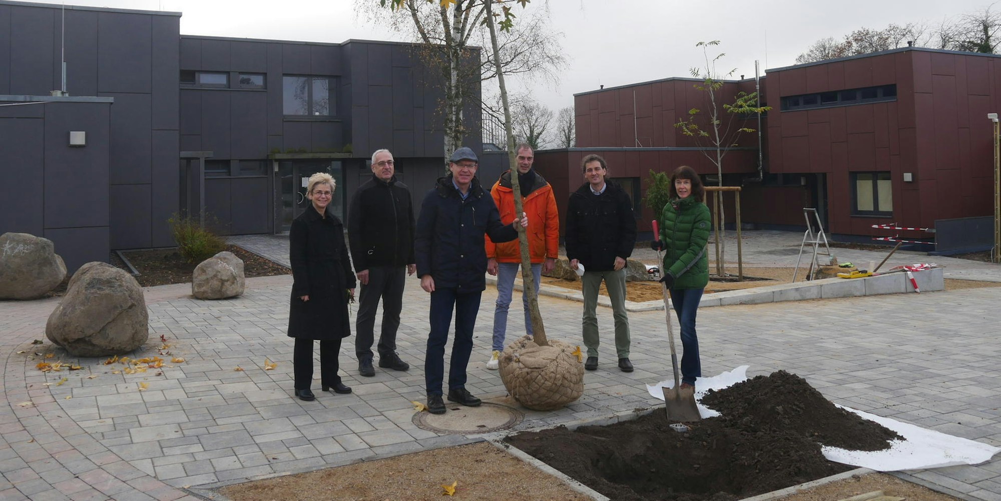 Baumspende_Schulhof_windeck