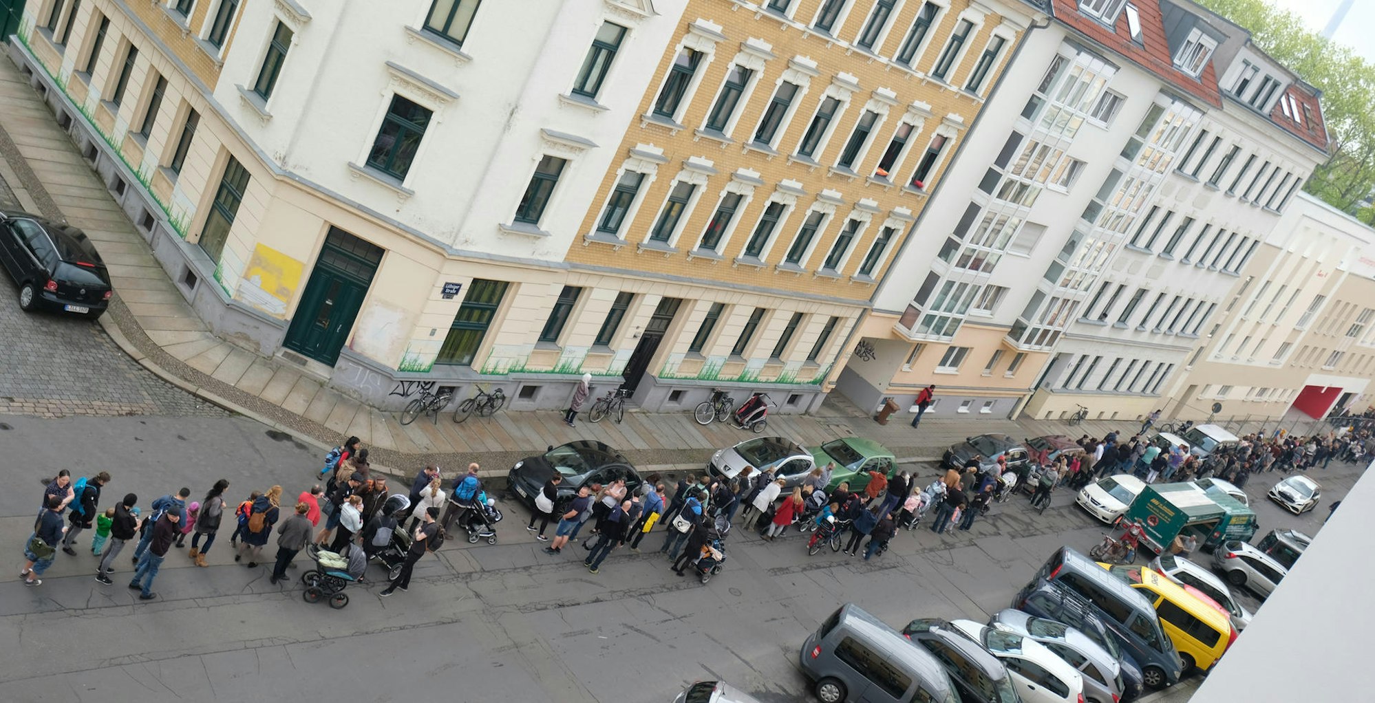 Leipzig Schlange vor Kita
