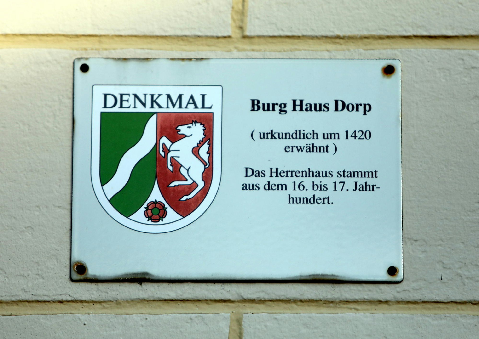 Hausdorp_Schild