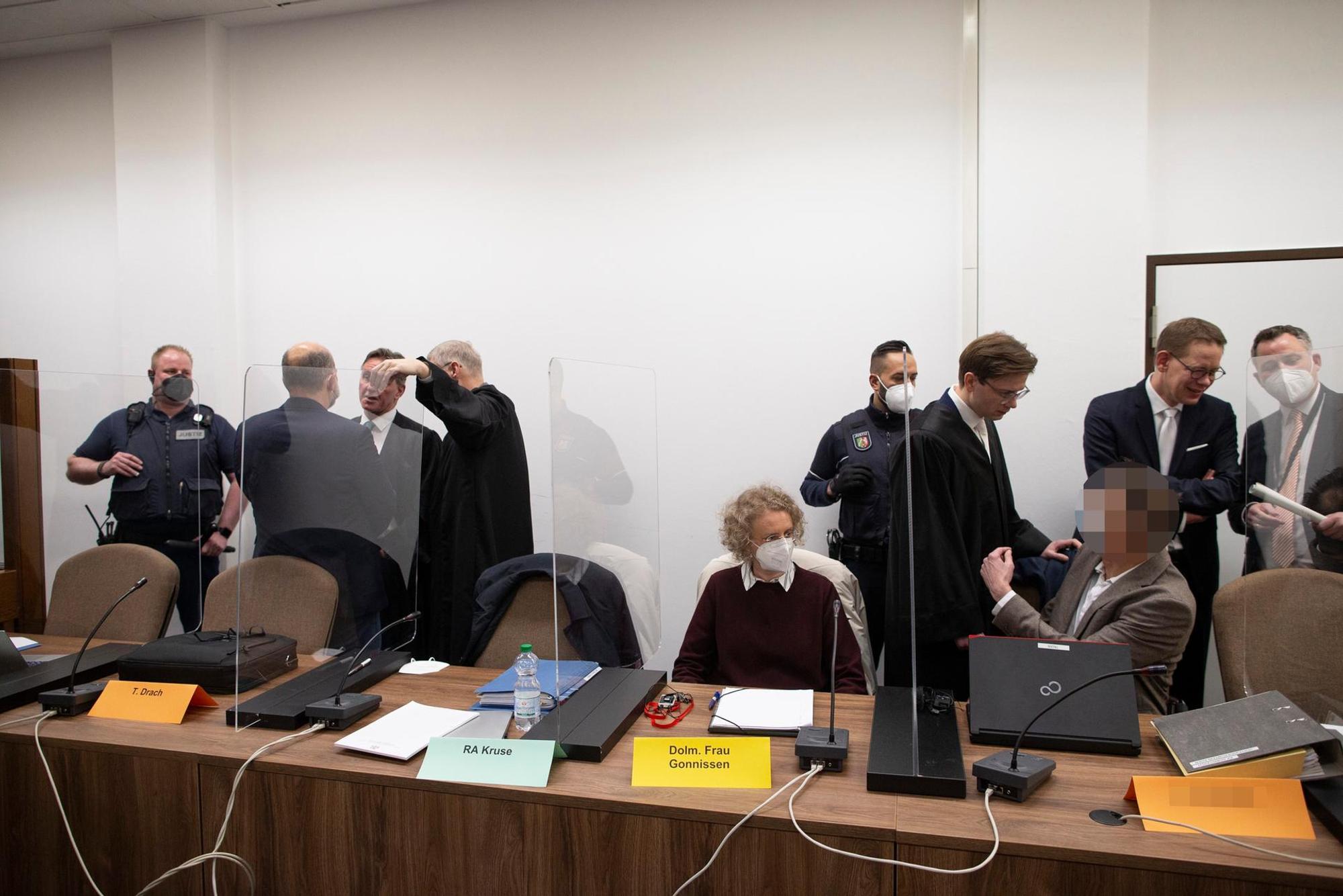 Drach Prozess im Gericht