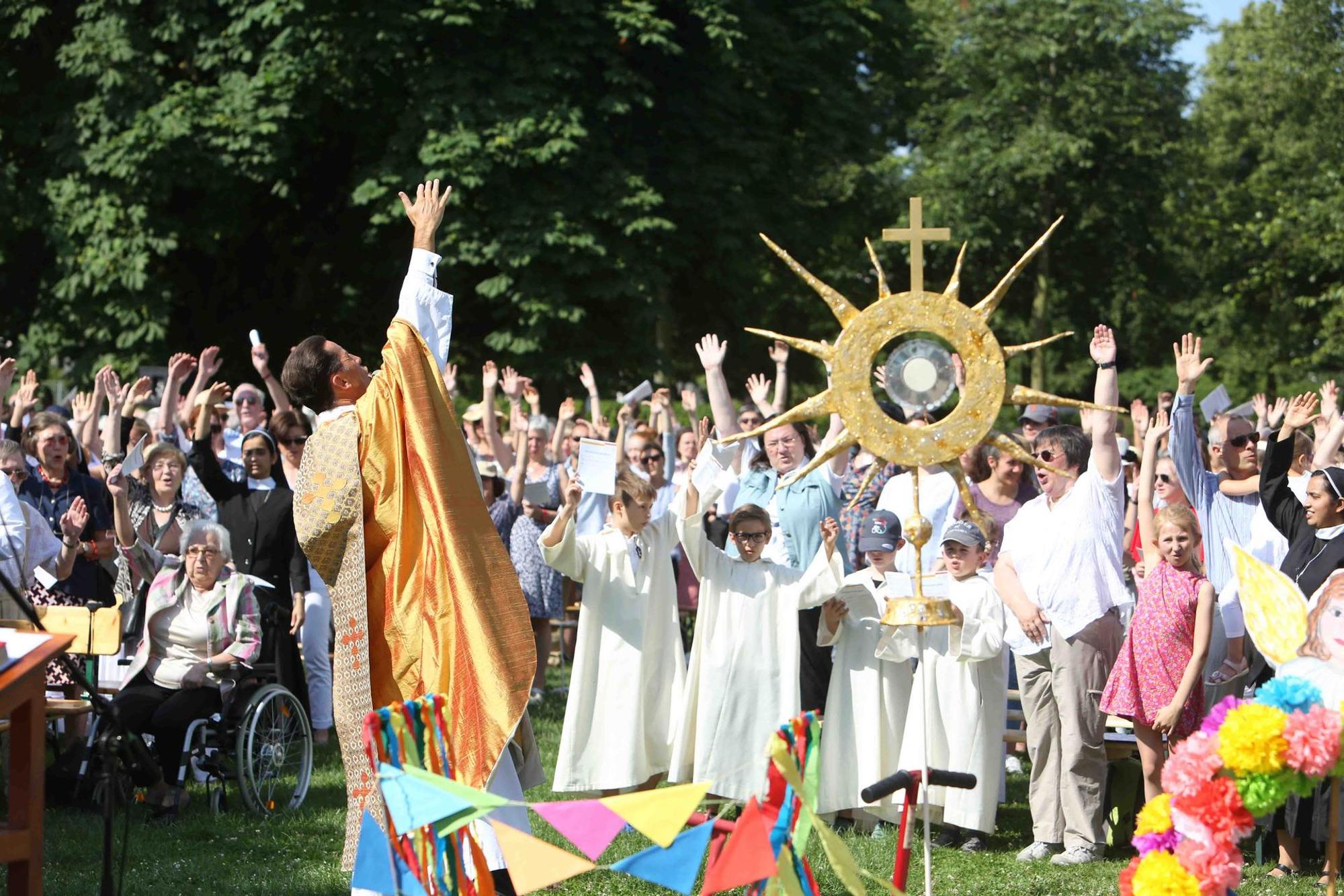 Festgottesdienst Fronleichnam Gedenken Niklas Panoramapark Plittersdorf 1 rkl