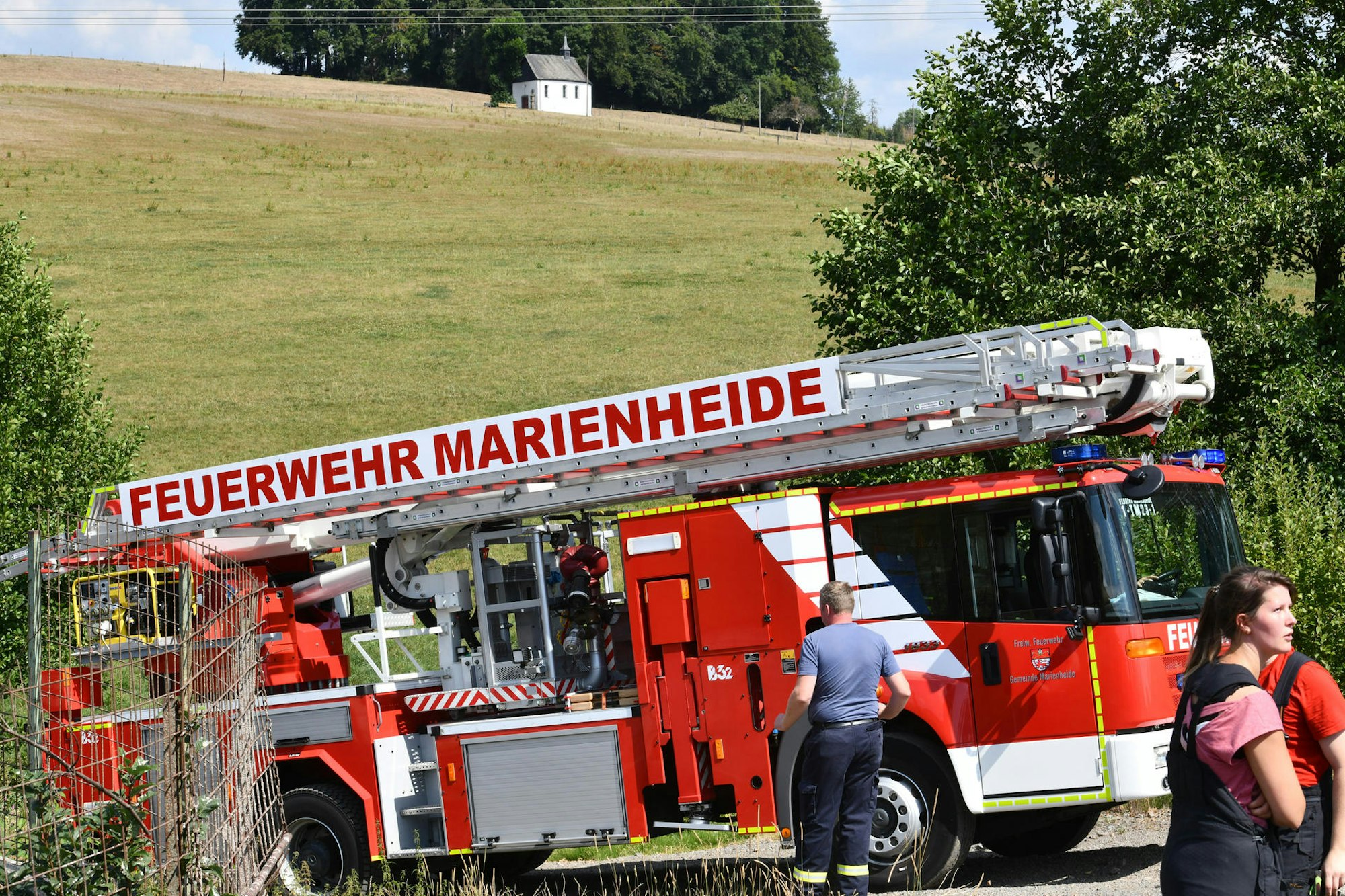 20220816_own_Feuerwehreinsatz_mit Leiterwagen auf einem Bauernhof_OWN_3341