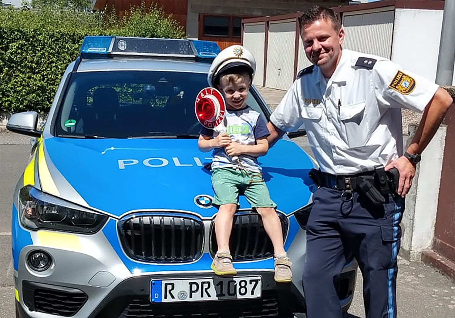 Junge Polizei Rettung dpa