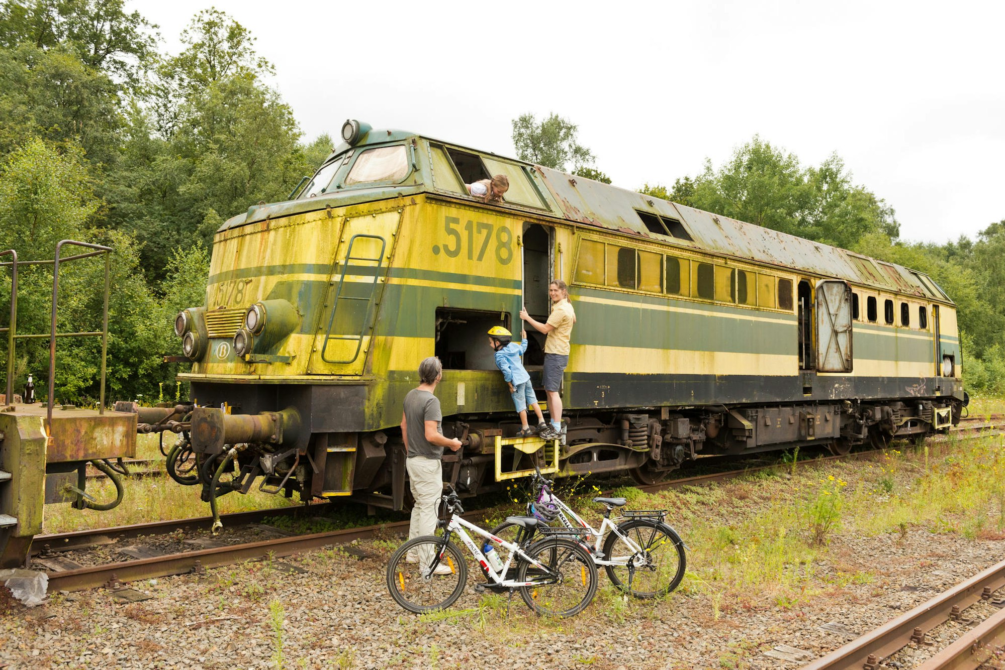 MDS-KSTA-2016-05-04-71-98855748