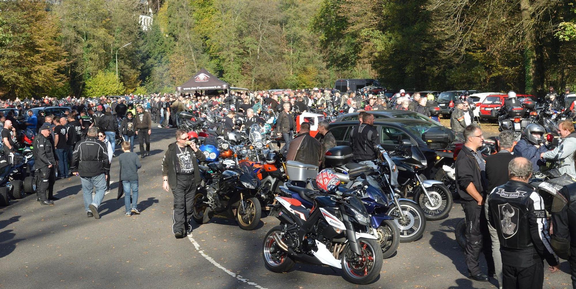Motorradkorso im Bergischen