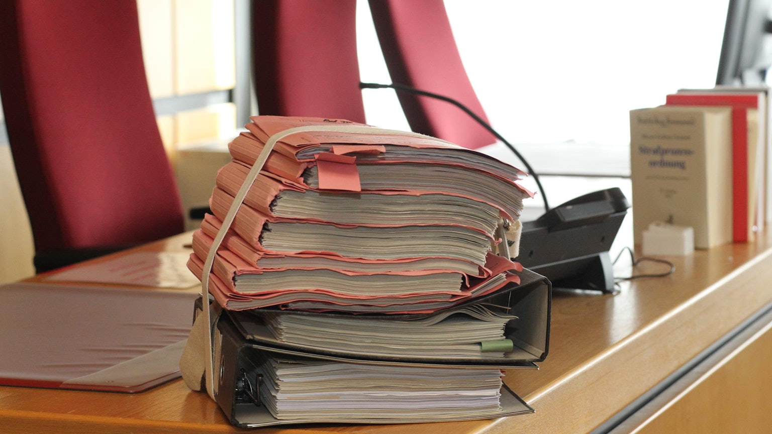 Amtsgericht_Siegburg_Gerichtssaal_Akten