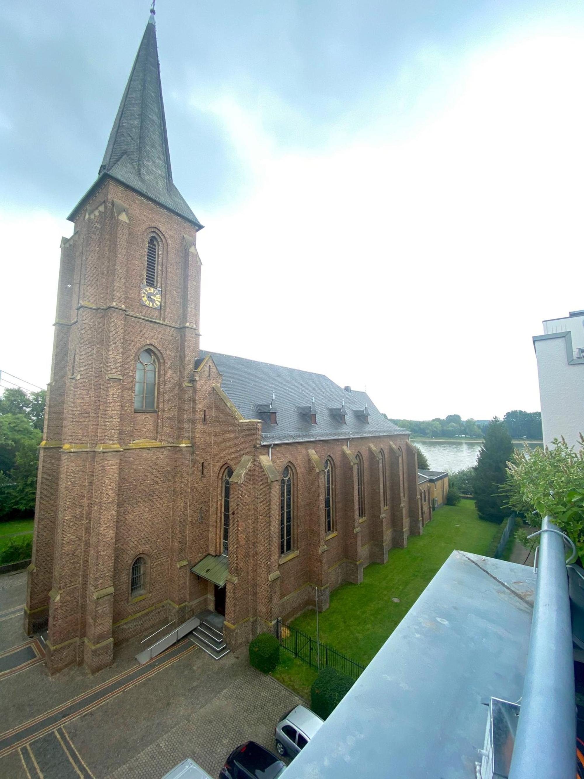 KS_SW_GL_Blick auf St. Maternus und Rhein