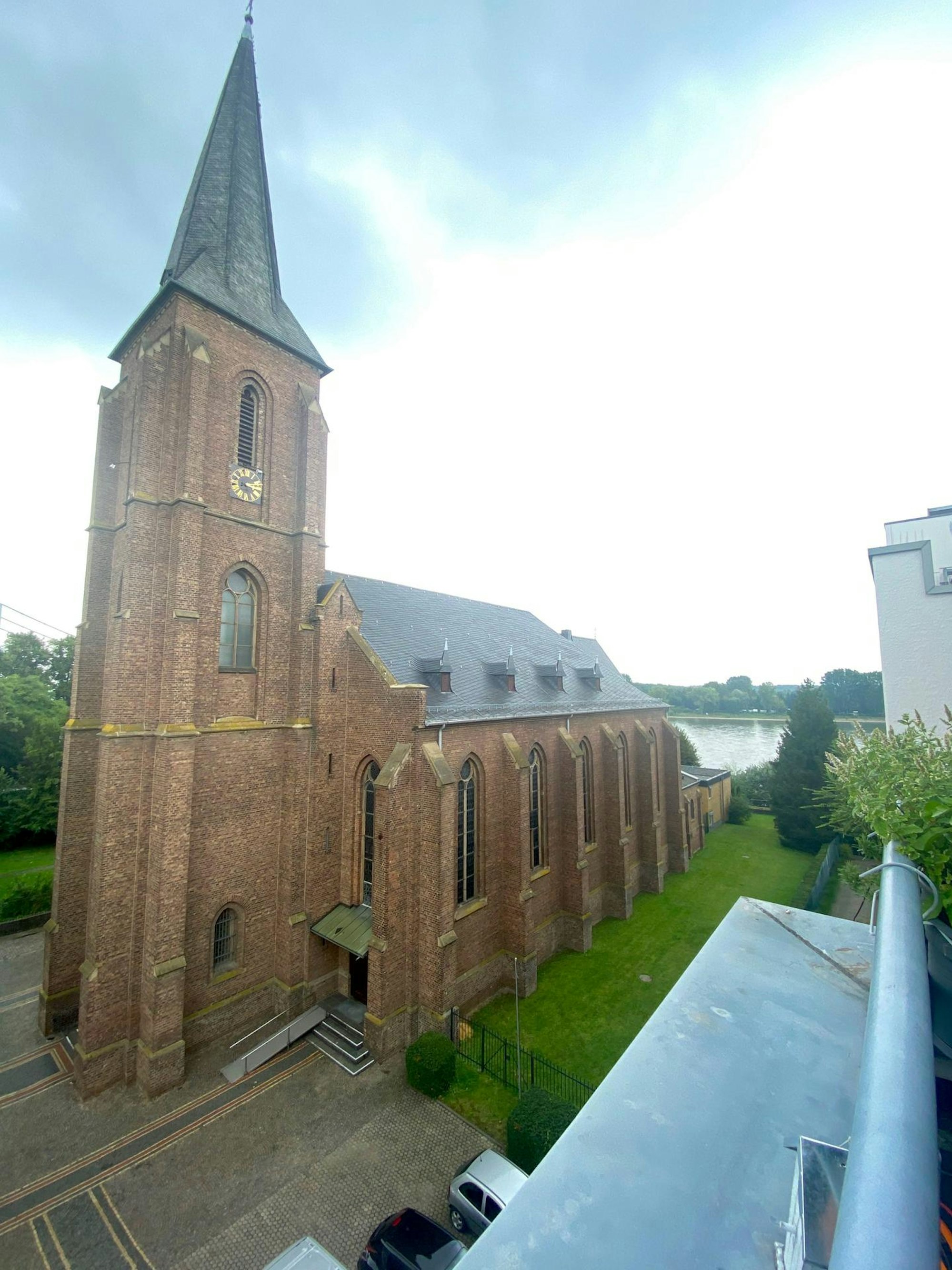 KS_SW_GL_Blick auf St. Maternus und Rhein