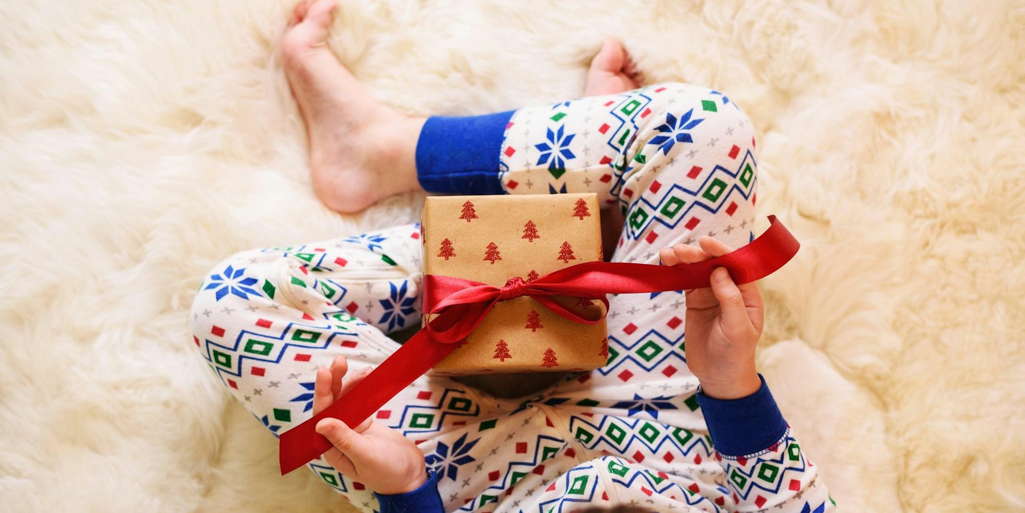 Junge mit Geschenk Getty Images