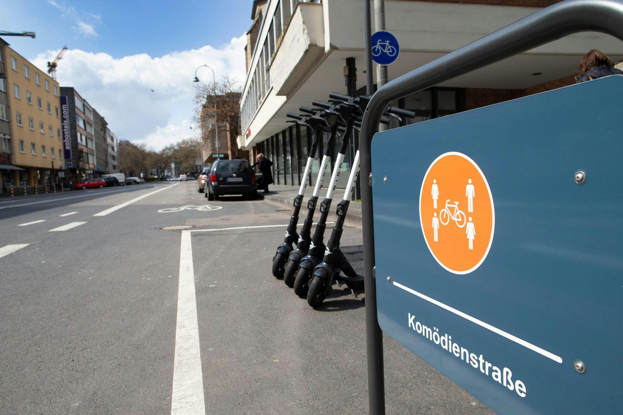 Köomödienstraße mit Schild