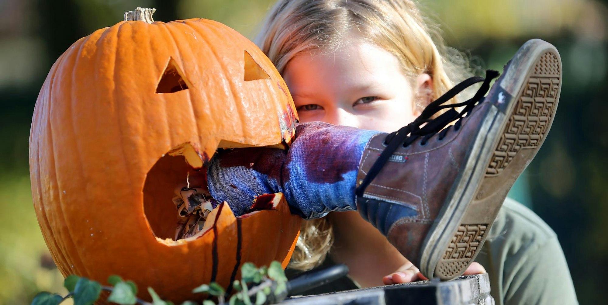 Halloween Kürbis Kind dpa