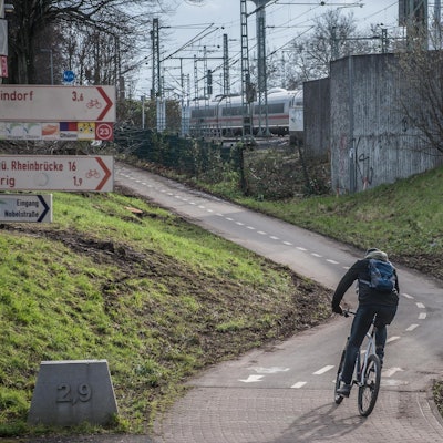 Radverkehr-dhuennradweg--leverkusen_ALF_6111