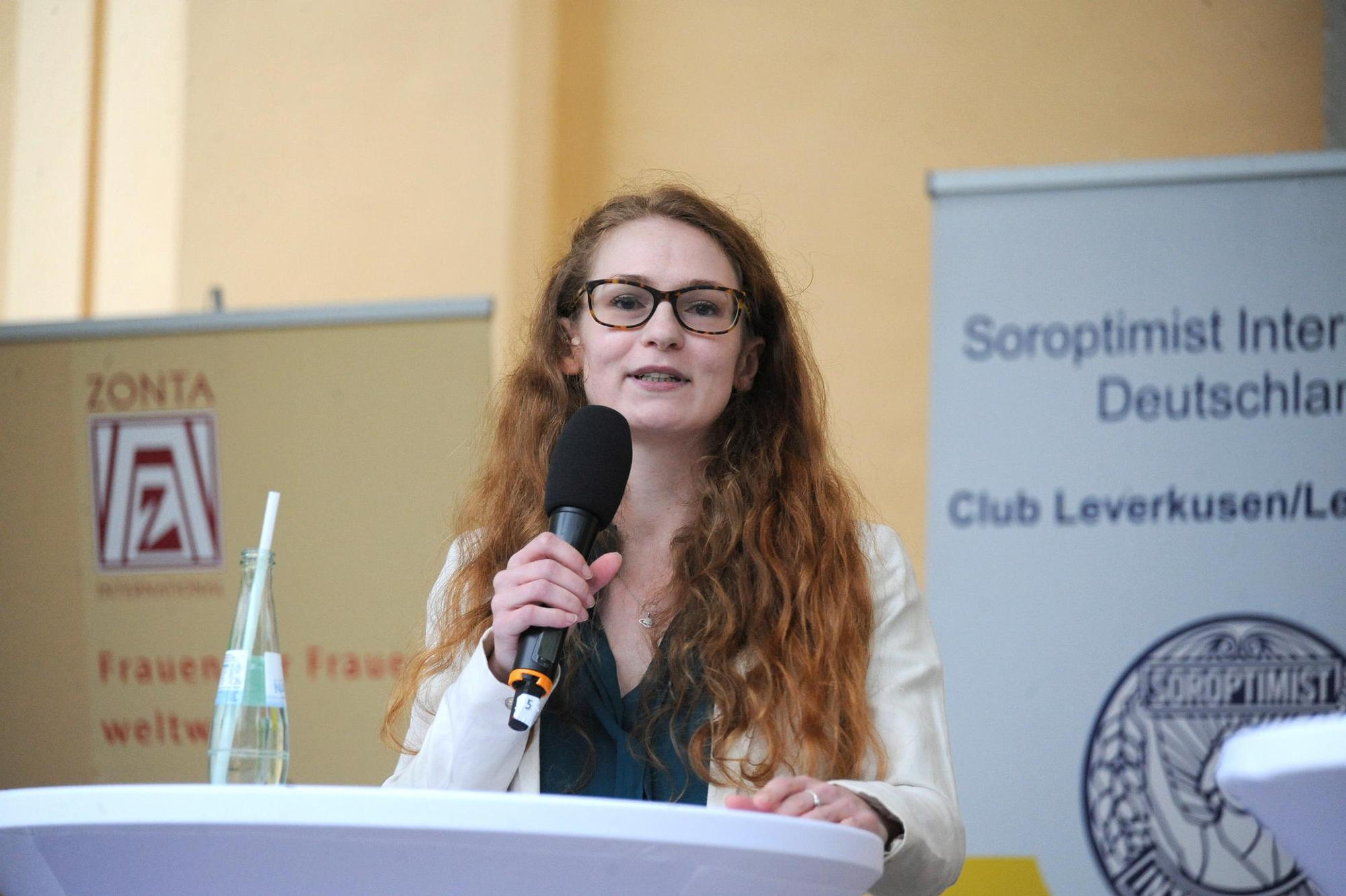 LE_podiumsdiskussion-frauenverbaende_(8)