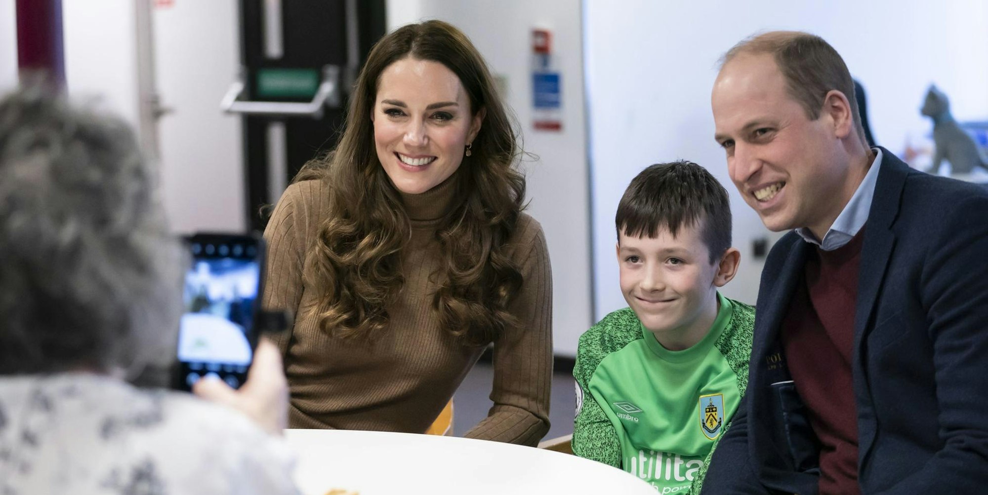 Prinz William mit Jungen 210122