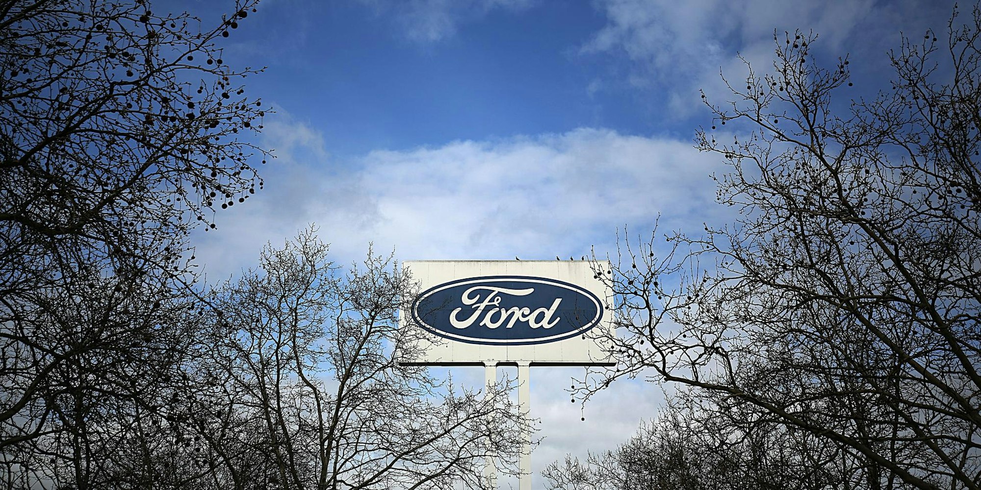 Ford Logo Köln dpa