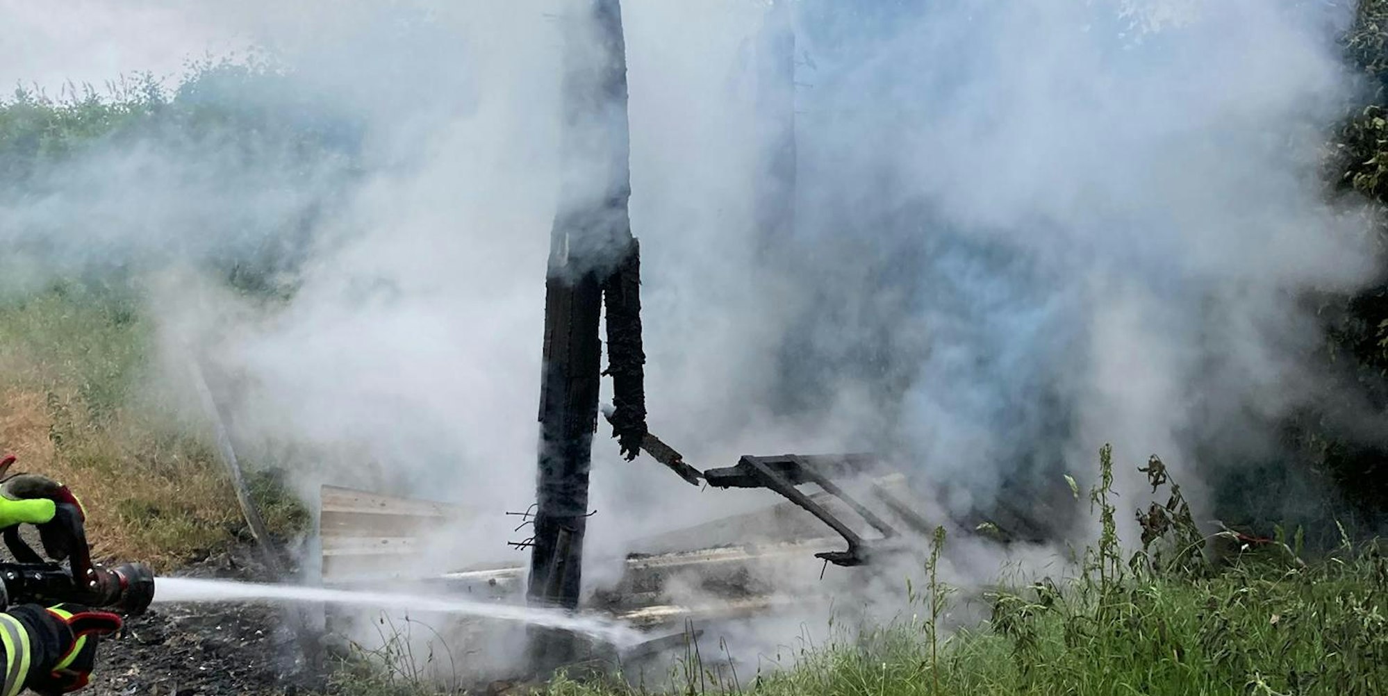 20220520-ber-hochsitze-brennen-erneut