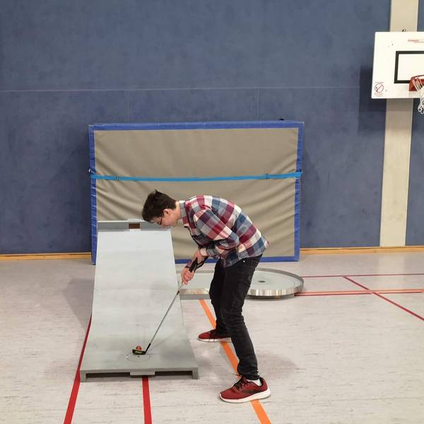 Minigolf in Turnhalle