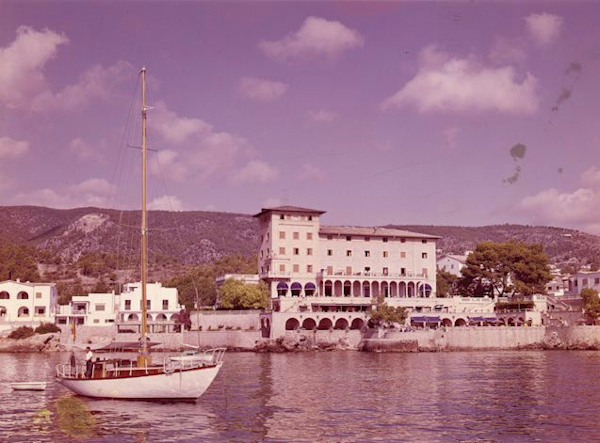 Cas Catala mit Yacht Errol Flynn S.77