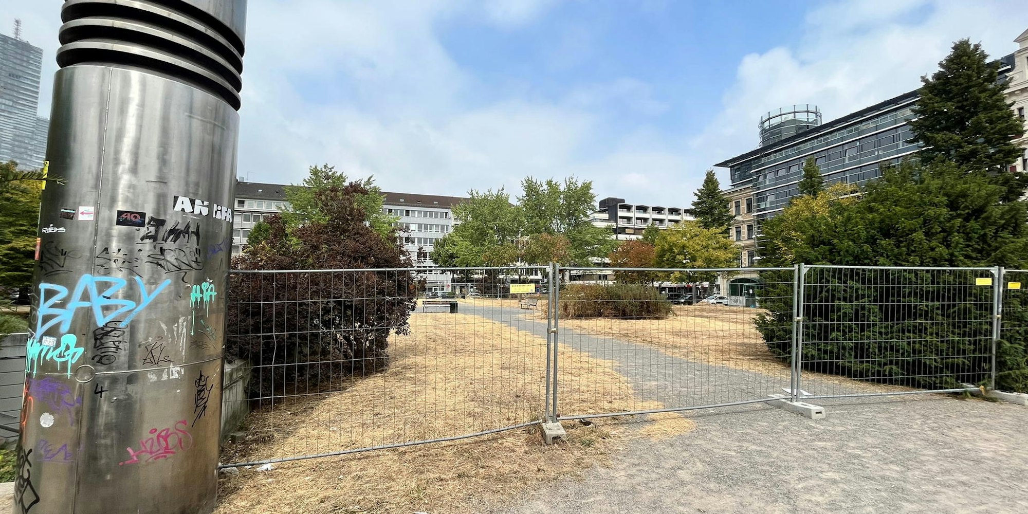 Bilder_Bauzaun_Turnhalle_Hansaplatz_ii