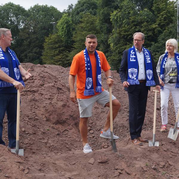 WWX-bg-spatenstich-kunstrasen-mb