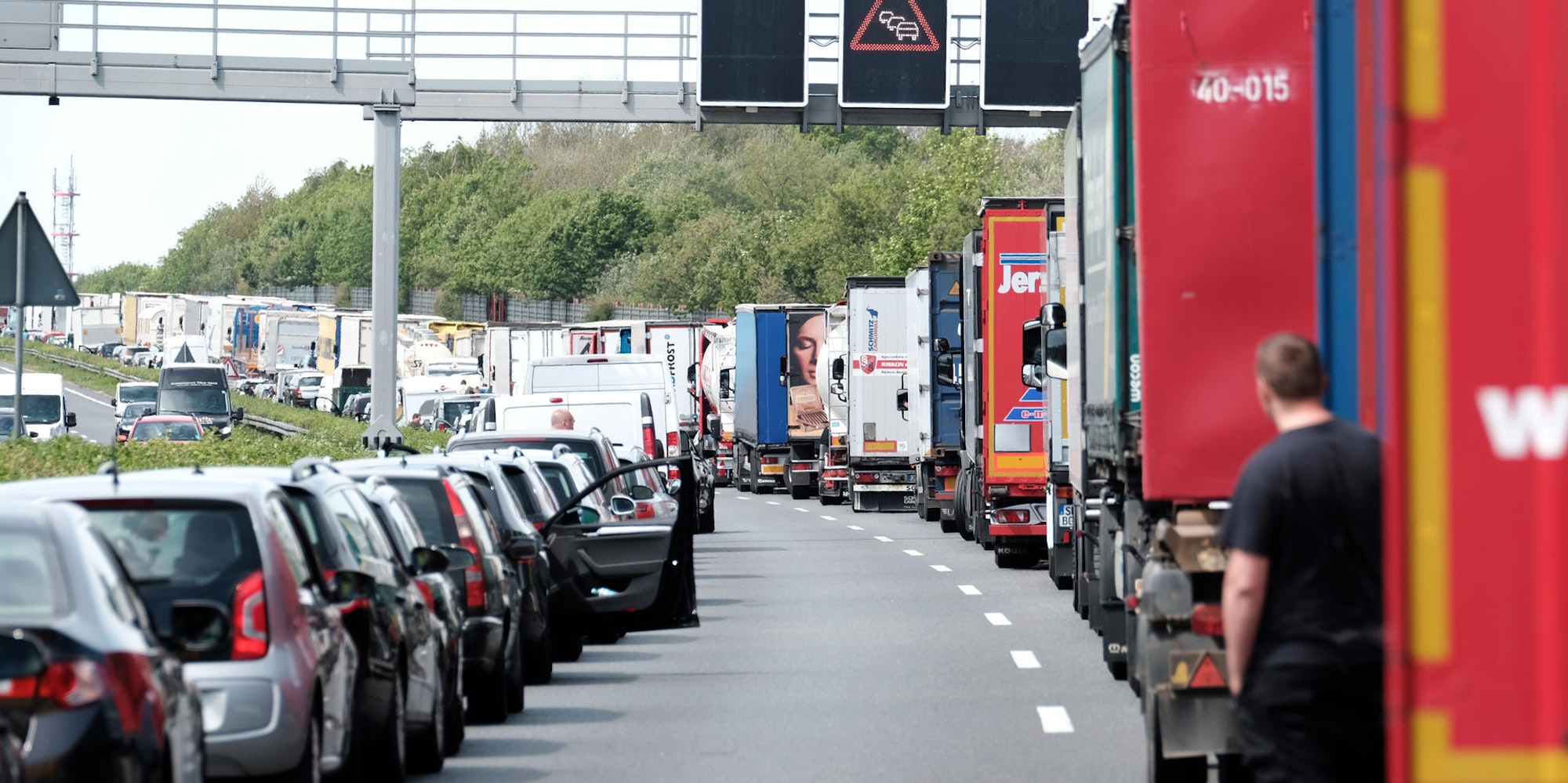 Rettungsgasse Autobahn dpa