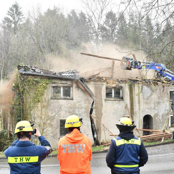 20220331_OWN_Abbruch+haus+schlieper+niederklüppelberg+durch+THW_OWL_7091-