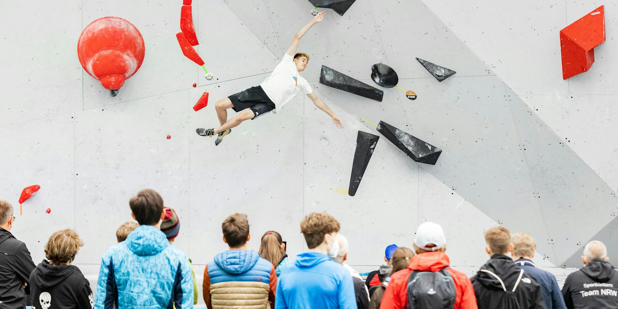 Bouldern Symbolbild 040222