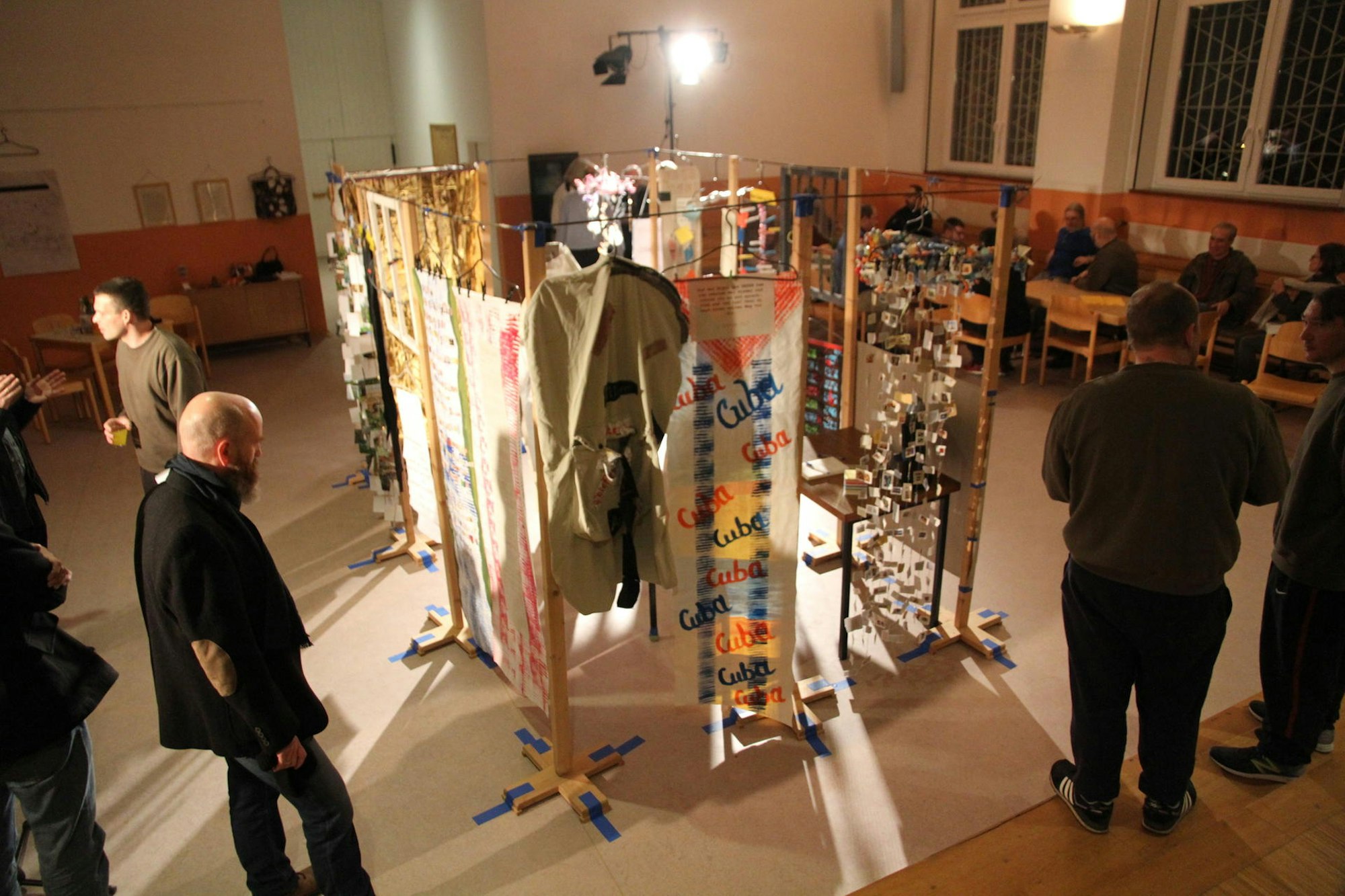 JVA_Siegburg_Kleiderbügel_Kunst