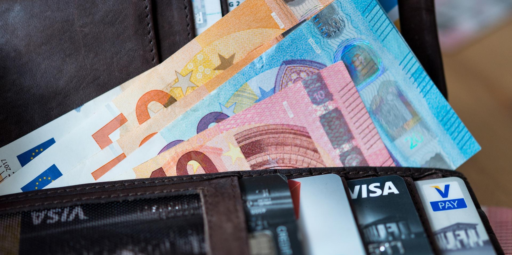 Geldbörse Geld Euroscheine dpa