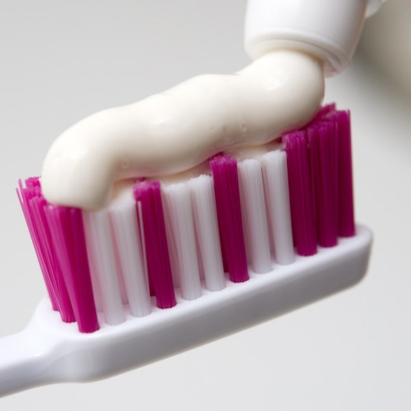 Zahngesundheit_Zahnbürste_Zahnpasta