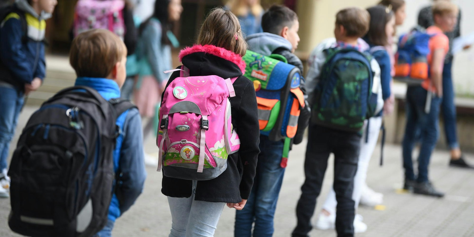 Grundschulkinder Symbol 121121